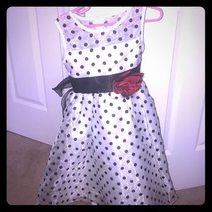 Too Cute Black & White Polka Dot Dress w/🌹 accent